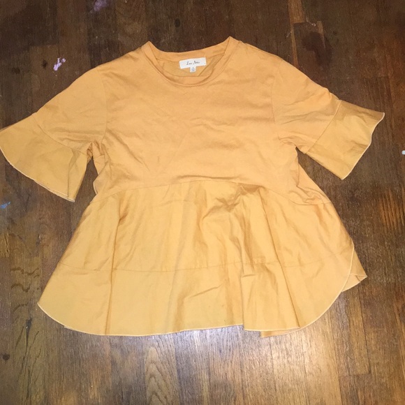 woman’s yellow top - Picture 1 of 1
